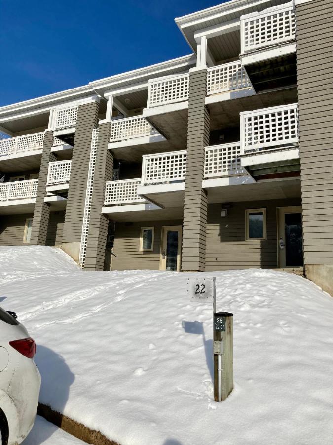 Apartamento Ski-In, Ski-Out Chaleureux Studio Loft Au Pied Des Pistes De Ski Stoneham Exterior foto